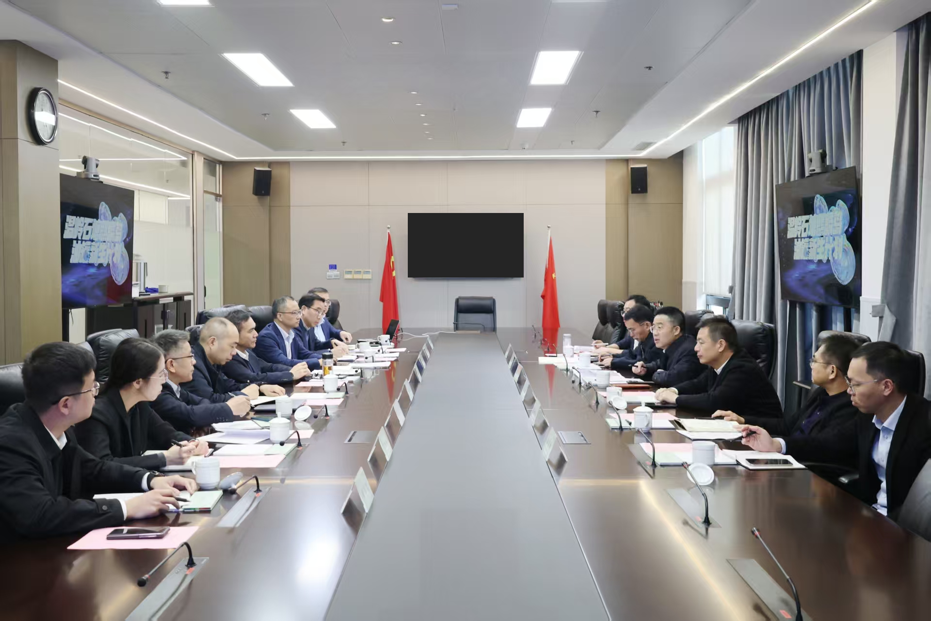 溫嶺市委書(shū)記、市長(zhǎng)馬厲財(cái)一行到訪省二輕集團(tuán)