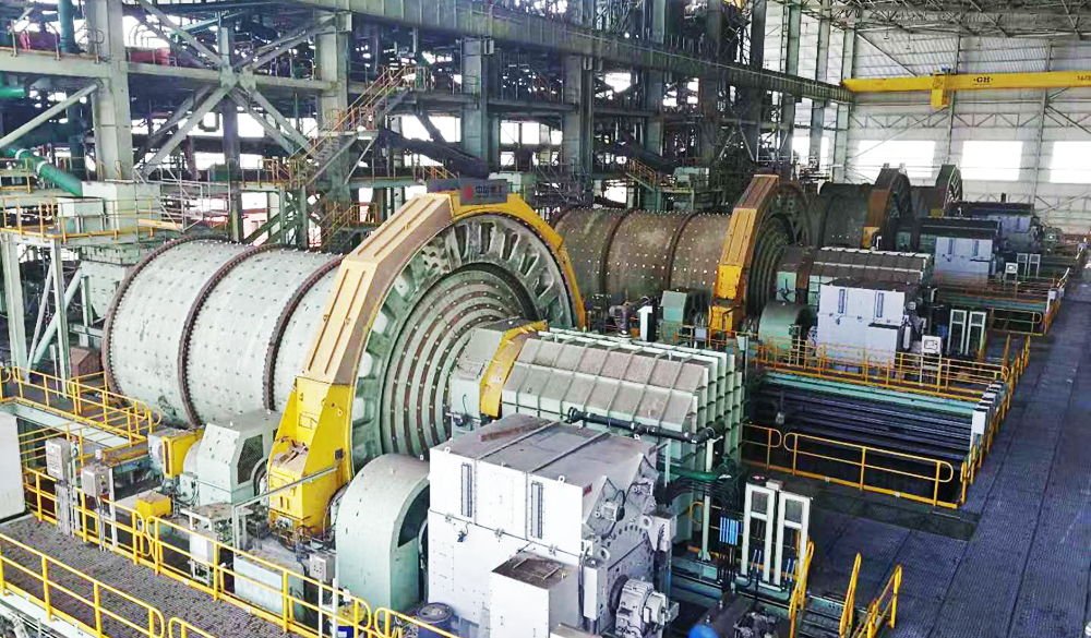 首鋼秘鐵大型礦用磨機(jī)