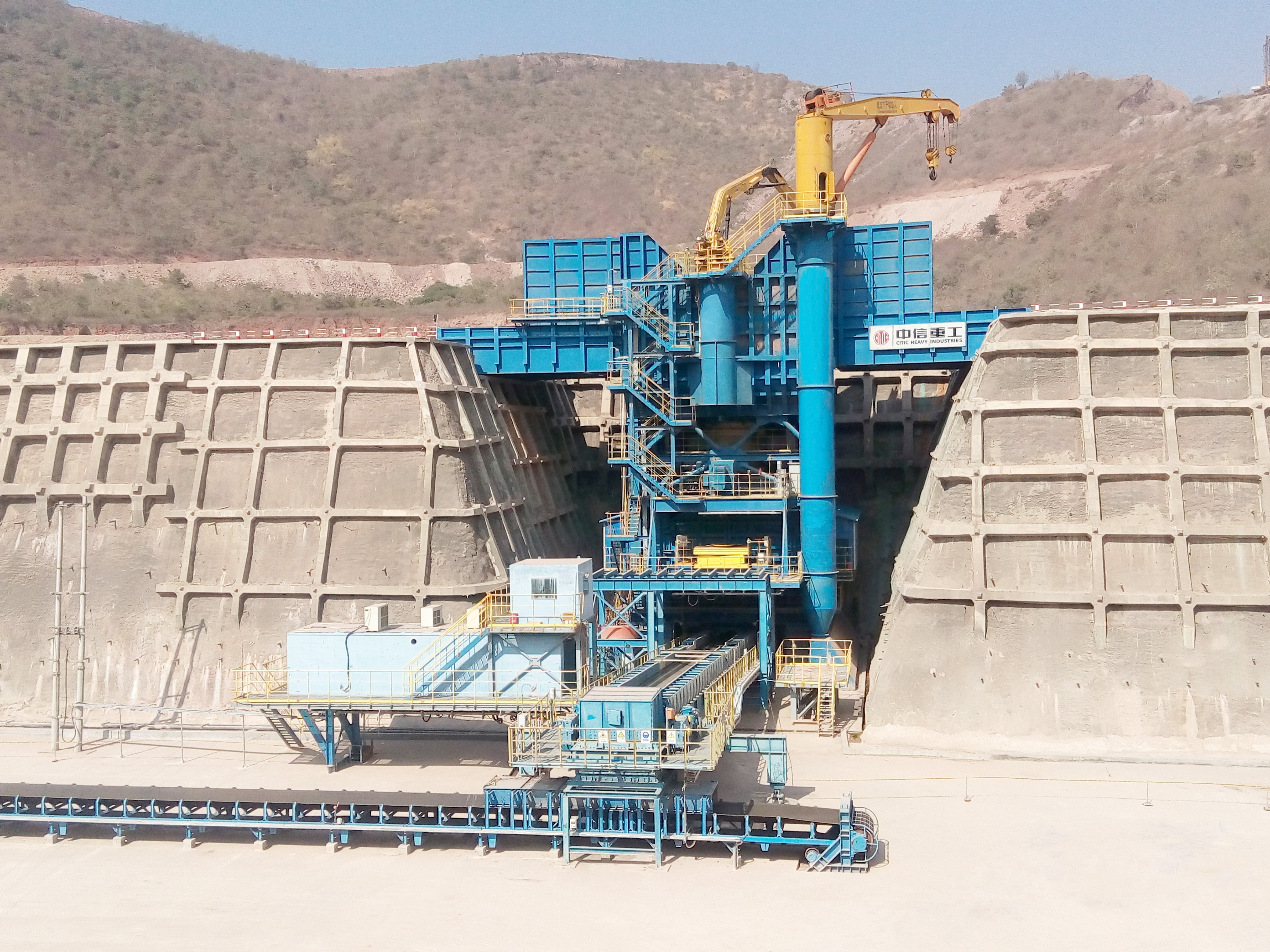 半移動式破碎站