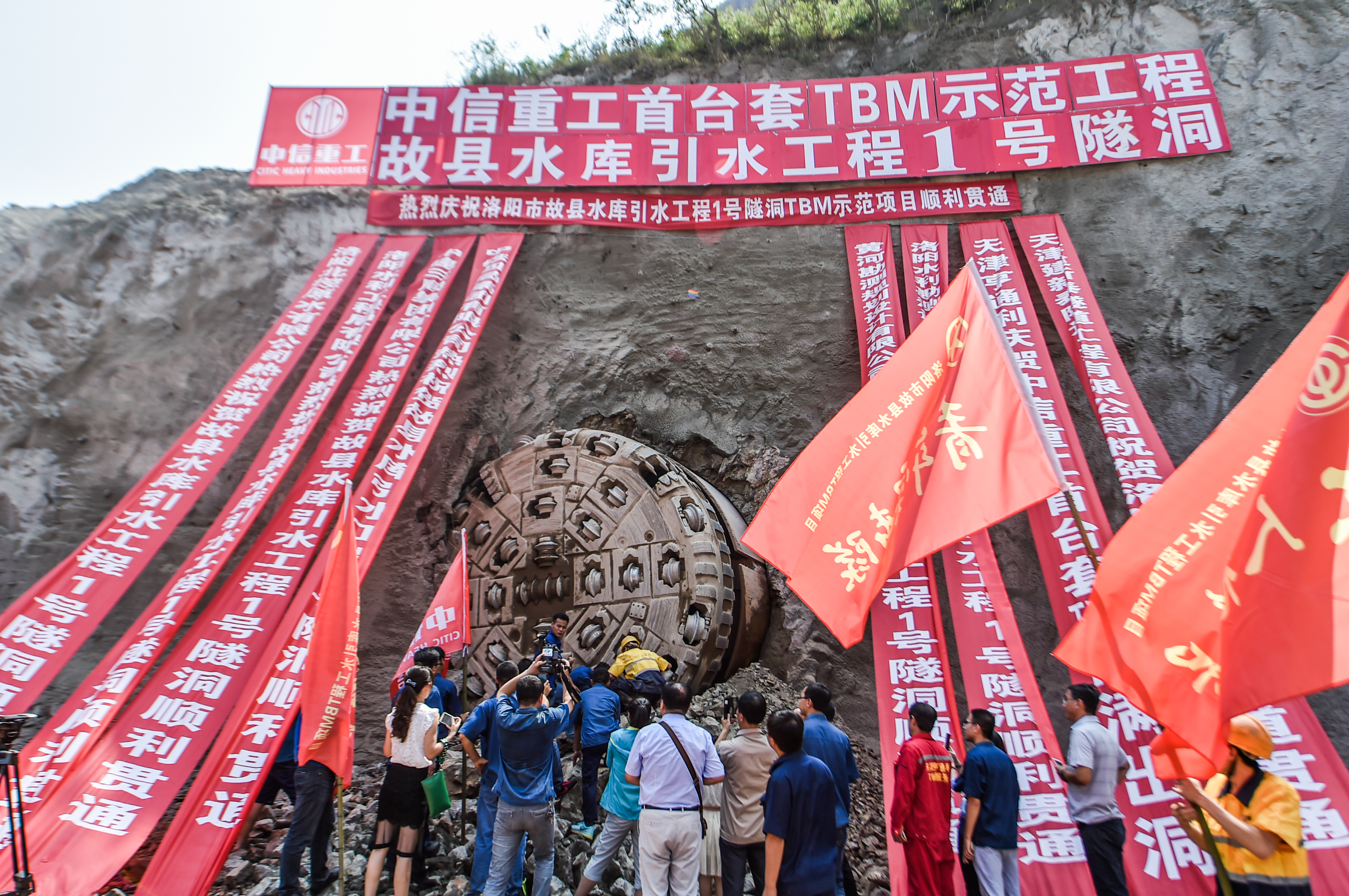 Φ5米硬巖掘進機建功“引故入洛”工程